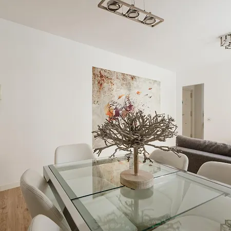 Modern And Functional In Sierpes Centro *